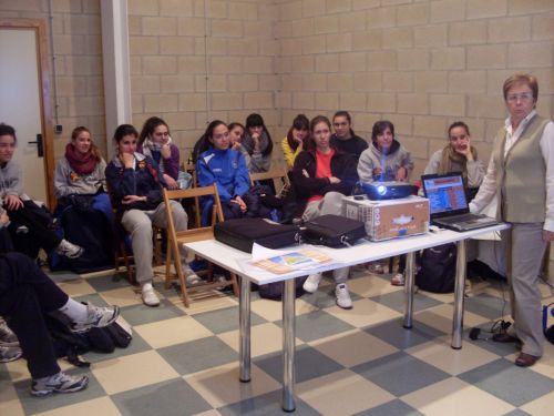 Las chicas de la concentración permanente reciben dos charlas sobre nutrición saludable aplicada al deporte